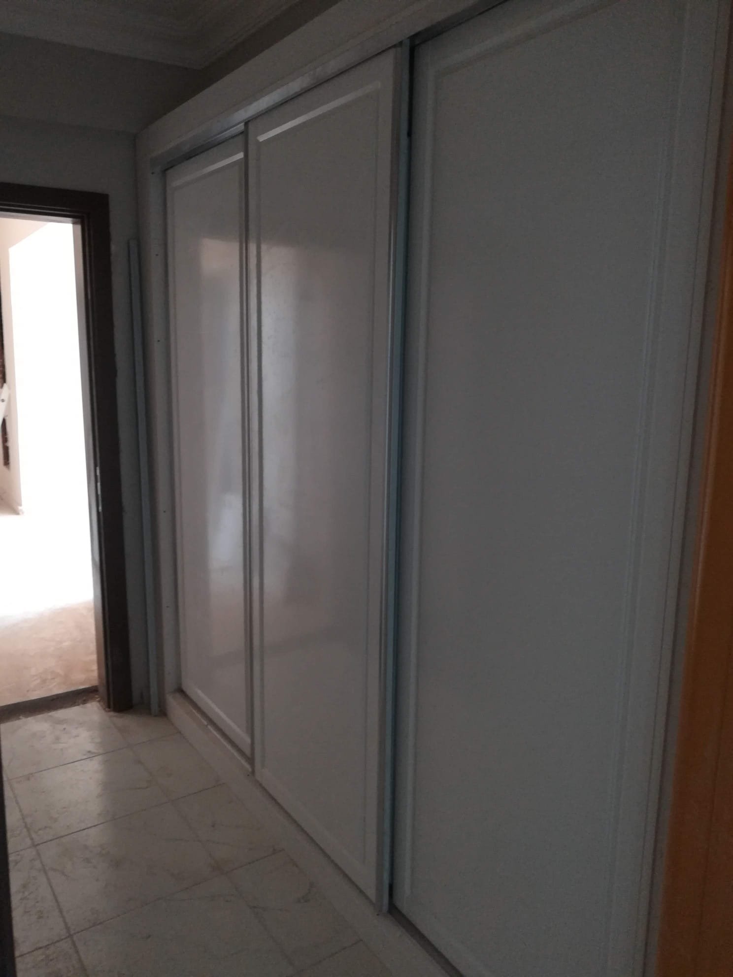 Salon ve yaşam alanlarına özel ahşap mobilya çözümleri üreterek estetik, konfor ve işlevselliği bir araya getiriyoruz.