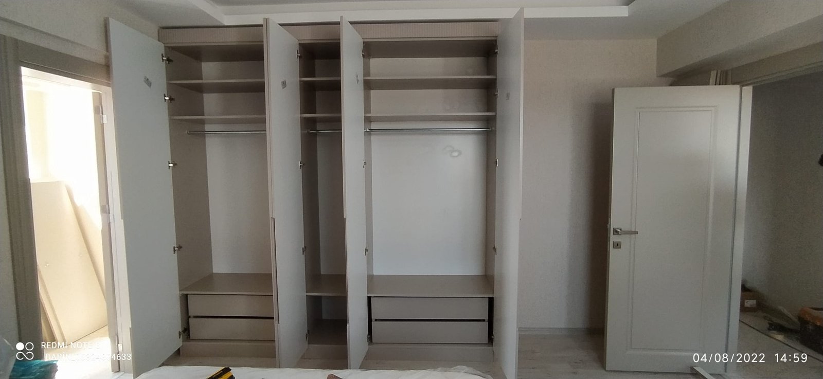 Salon ve yaşam alanlarına özel ahşap mobilya çözümleri üreterek estetik, konfor ve işlevselliği bir araya getiriyoruz.