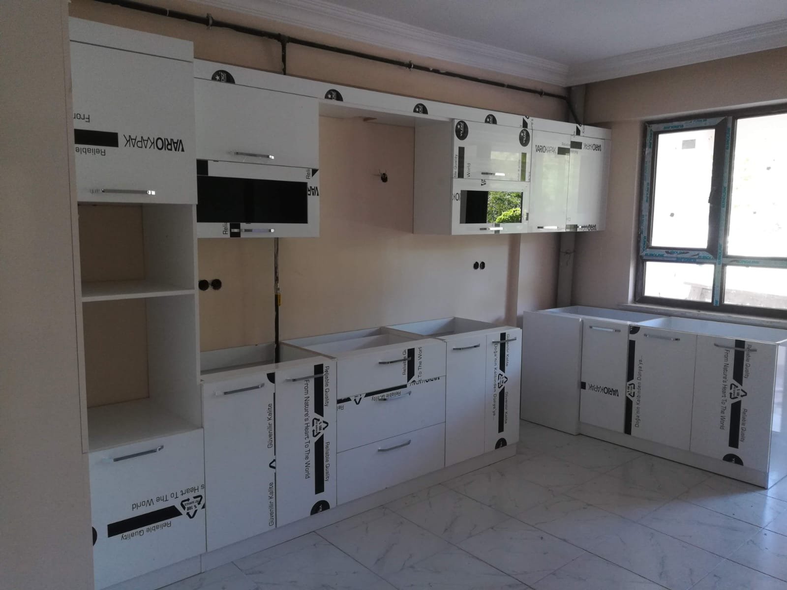 Mutfak dolabı ve mutfak dekorasyonu alanında modern, estetik ve kullanışlı çözümler üretiyoruz