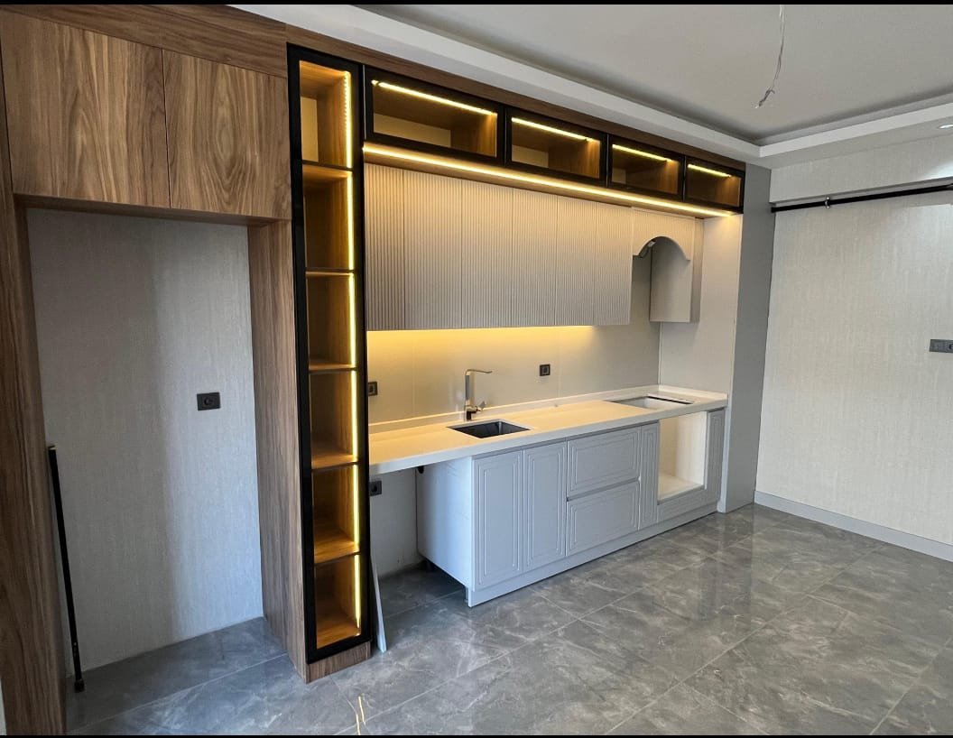 Salon ve yaşam alanlarına özel ahşap mobilya çözümleri üreterek estetik, konfor ve işlevselliği bir araya getiriyoruz.