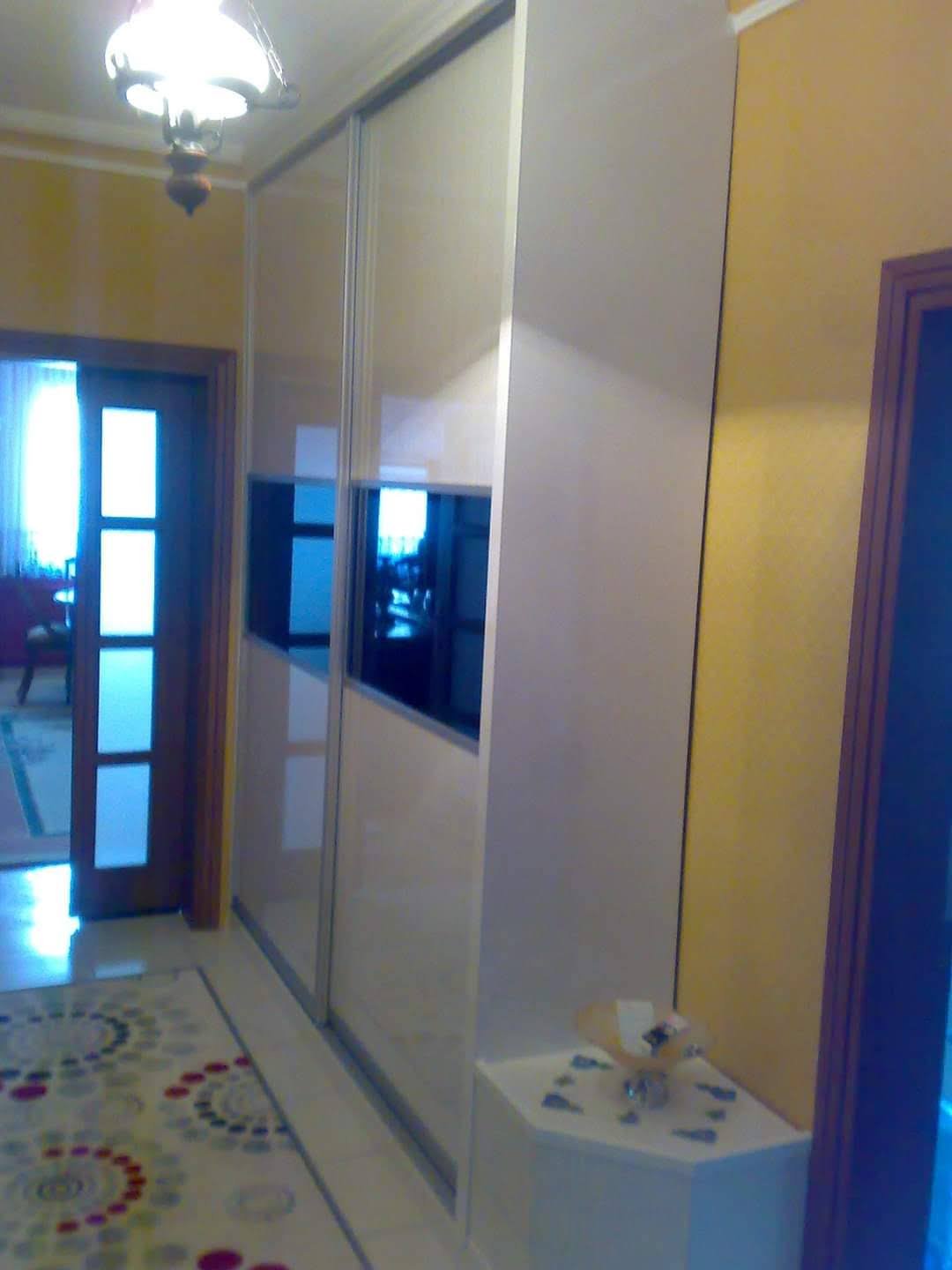Salon ve yaşam alanlarına özel ahşap mobilya çözümleri üreterek estetik, konfor ve işlevselliği bir araya getiriyoruz.